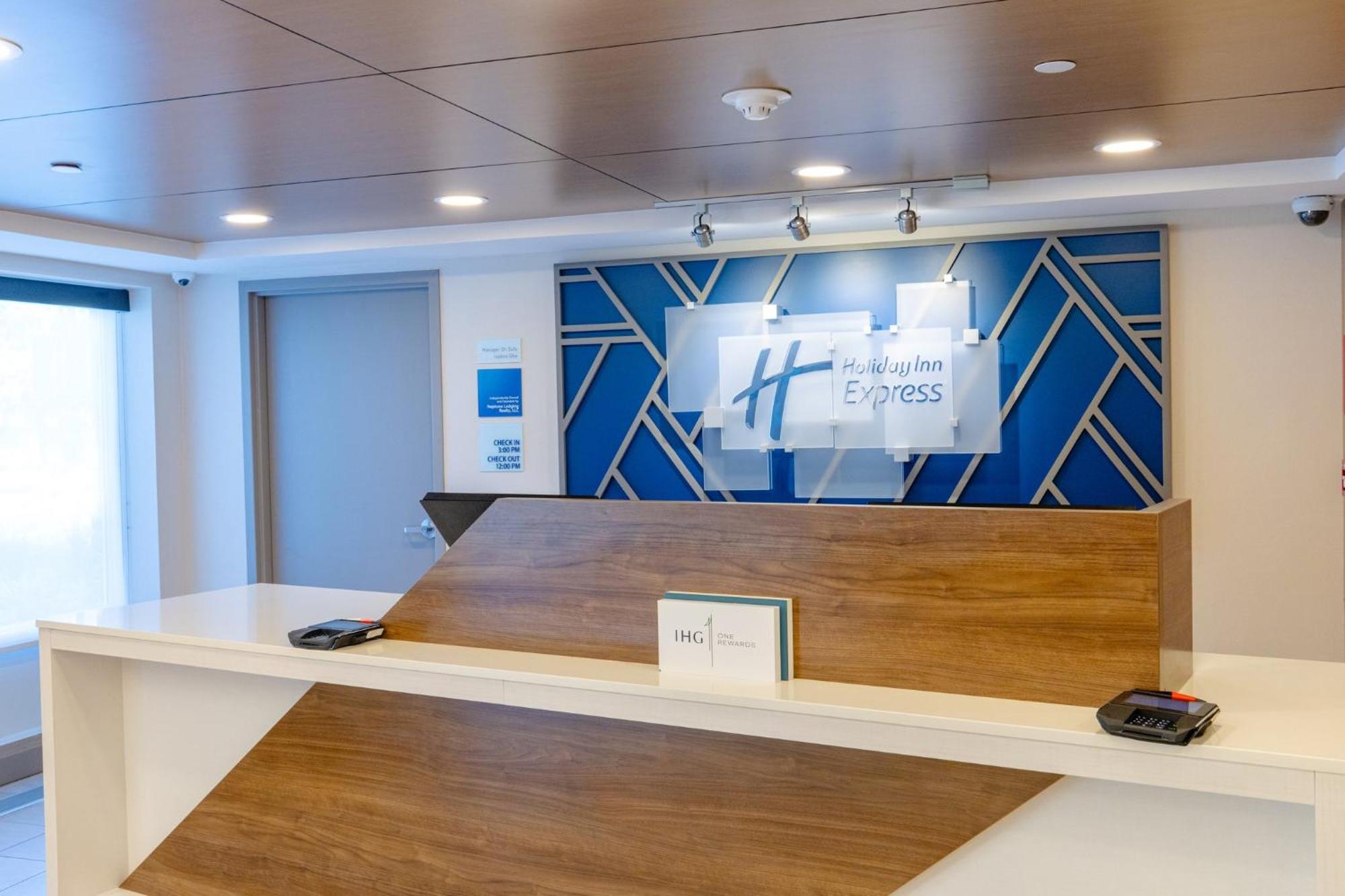 Holiday Inn Express - Neptune By Ihg Eksteriør bilde
